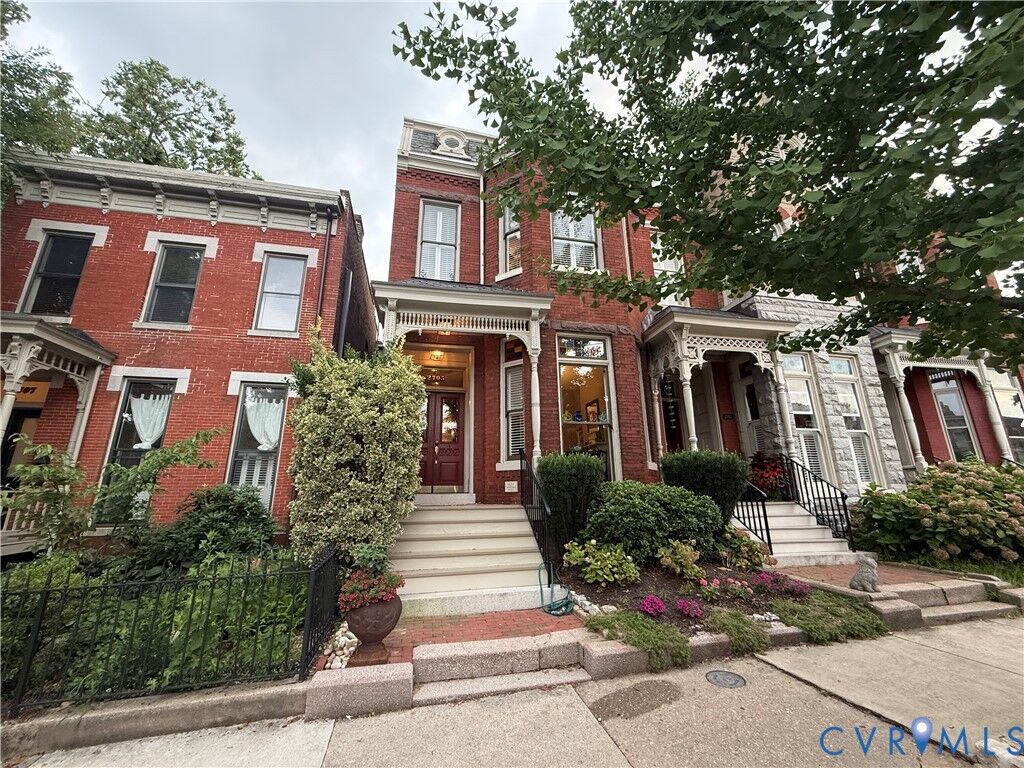 Property Photo: 2705 E Broad Street VA 23223