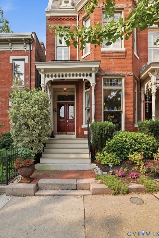 Property Photo: 2705 E Broad Street VA 23223