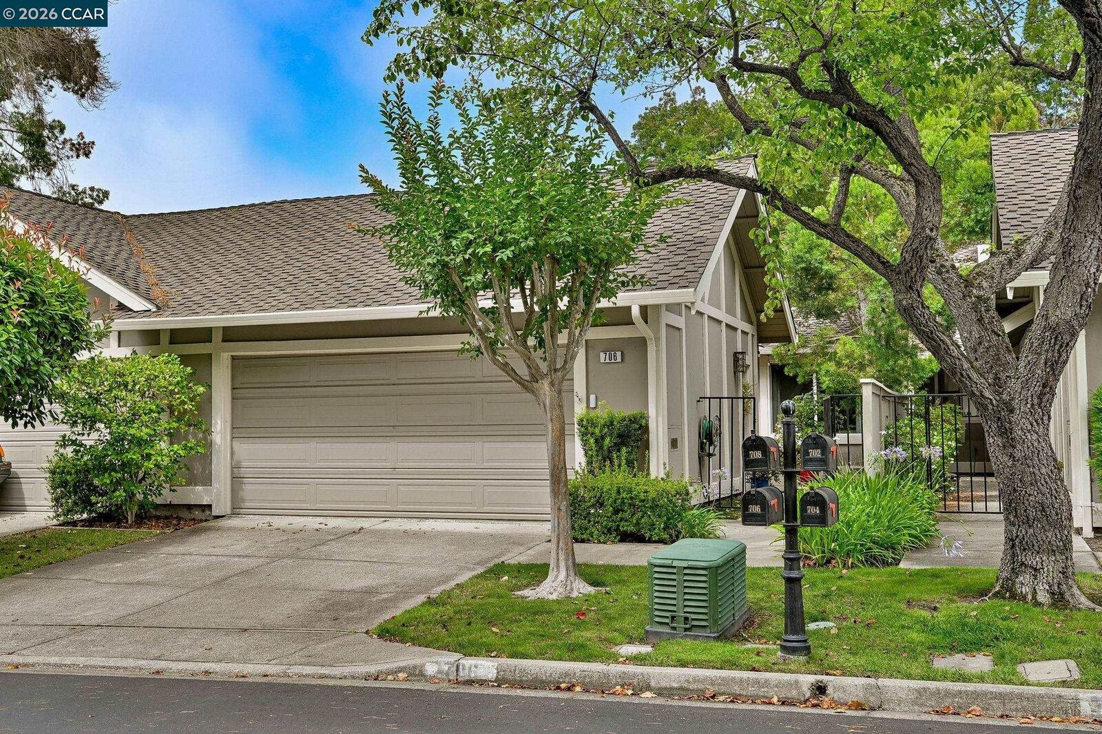 Property Photo: 706 Lakeside Ct CA 94526