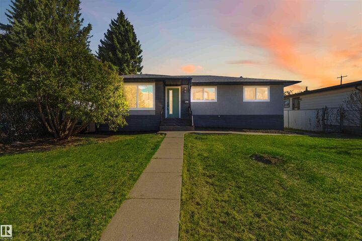 Property Photo:  8736 66 Avenue NW  AB T6E 0L3 