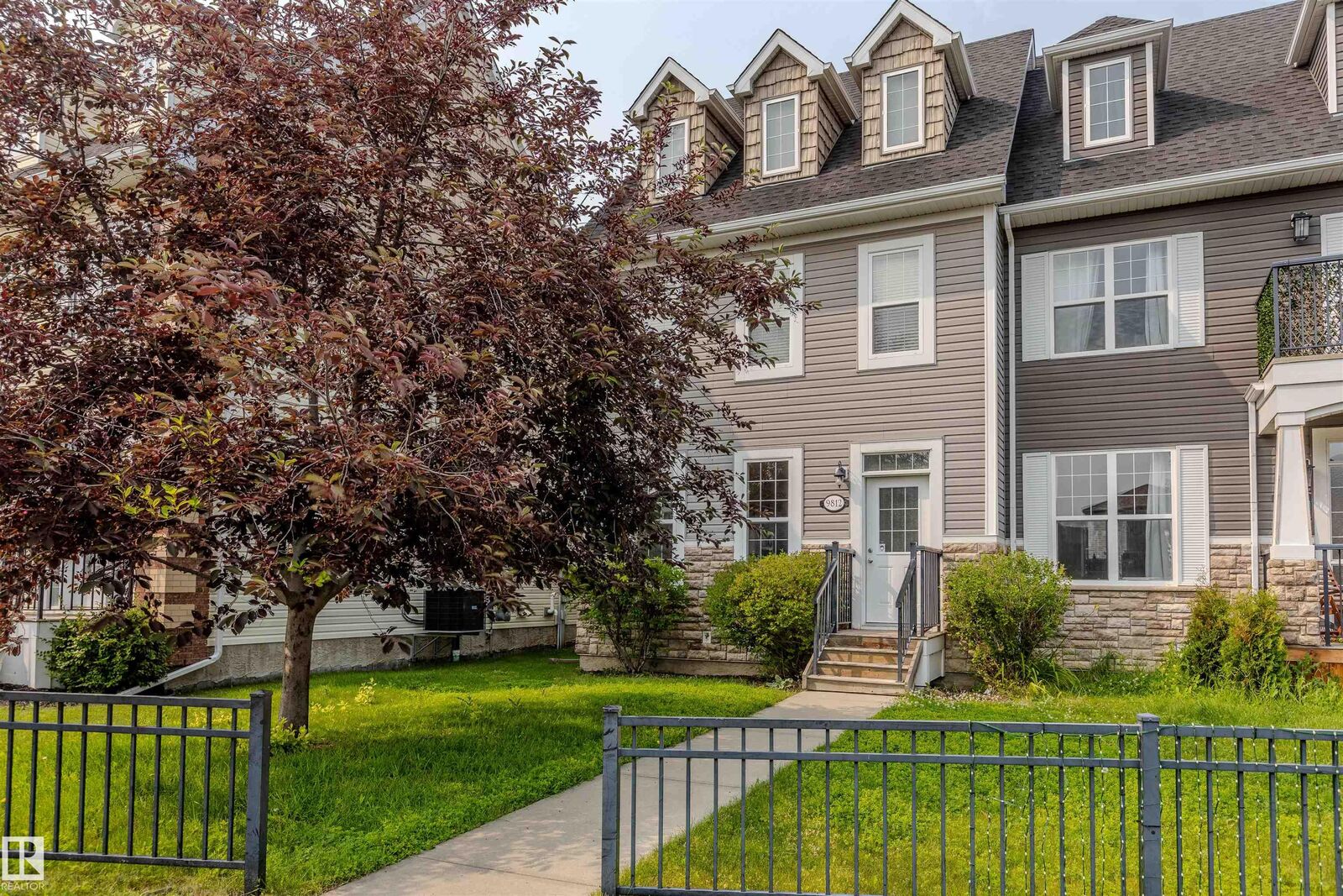 Property Photo:  9812 104 Avenue  AB T8R 0C2 