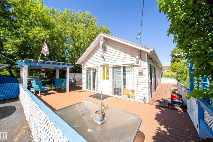 Property Photo:  5219 49 Avenue  AB T0E 0A0 