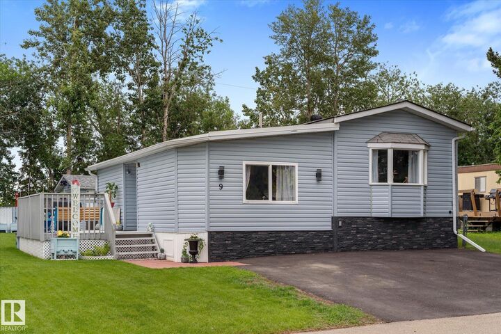 Property Photo: 305 Calahoo Road 9 AB T7X 3K5