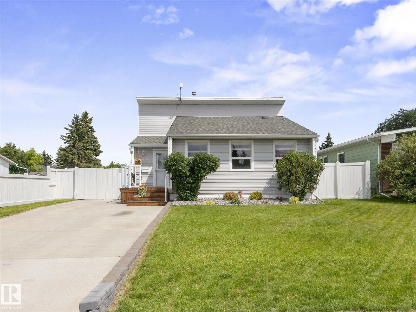 Property Photo:  3607 42 Street  AB T9E 6A5 