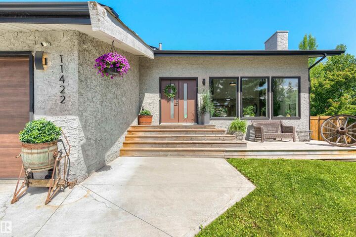 Property Photo:  11422 32 Avenue NW  AB T6J 3H5 