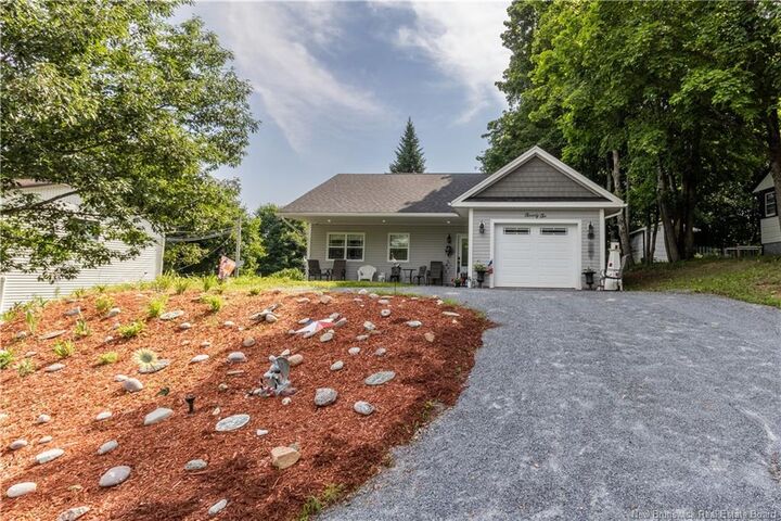 76 Pleasant Avenue — photo 1