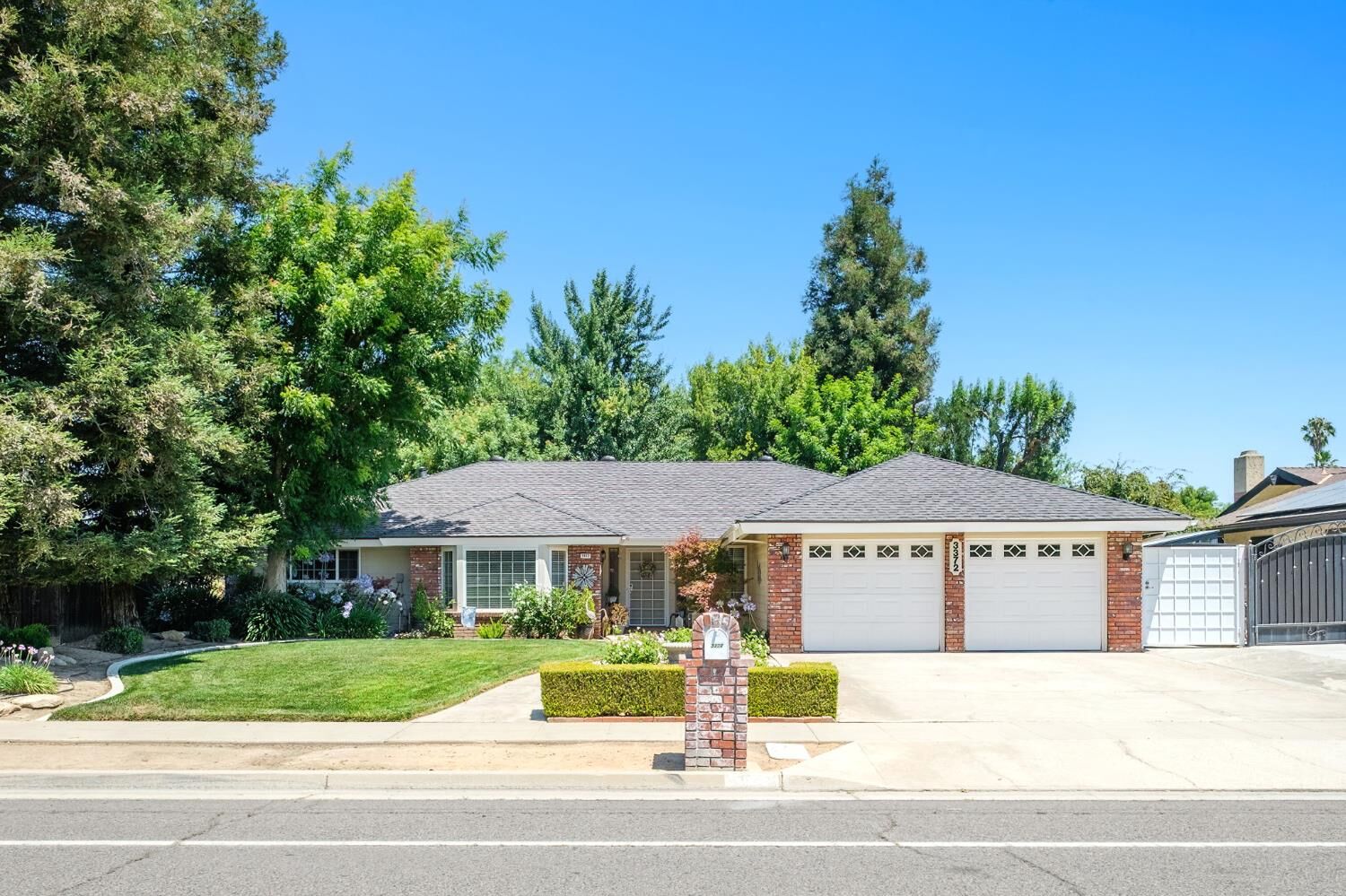 Property Photo:  3372 W Sierra Avenue  CA 93711 