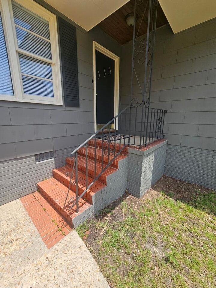 Property Photo:  1808 18th Avenue  AL 36857 