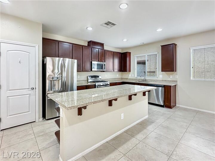 Property Photo:  