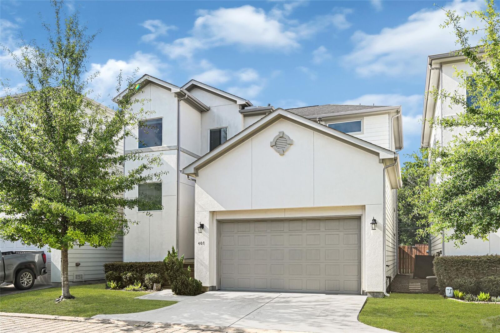 Property Photo:  407 Yale Oaks Lane  TX 77091 
