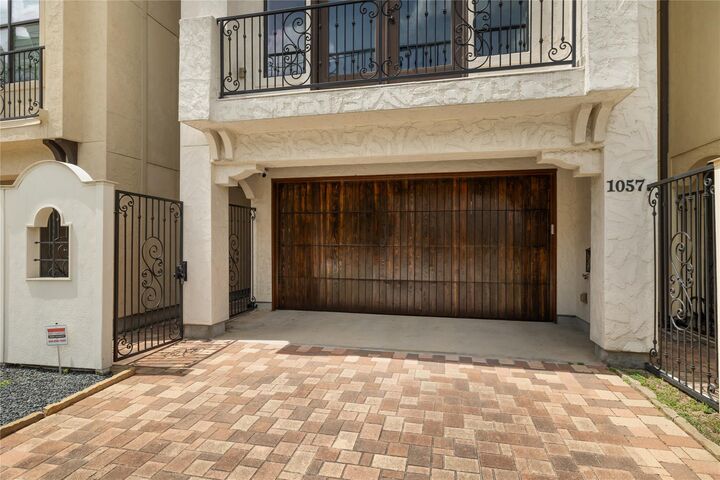 Property Photo: 1057 W 24th Street TX 77008
