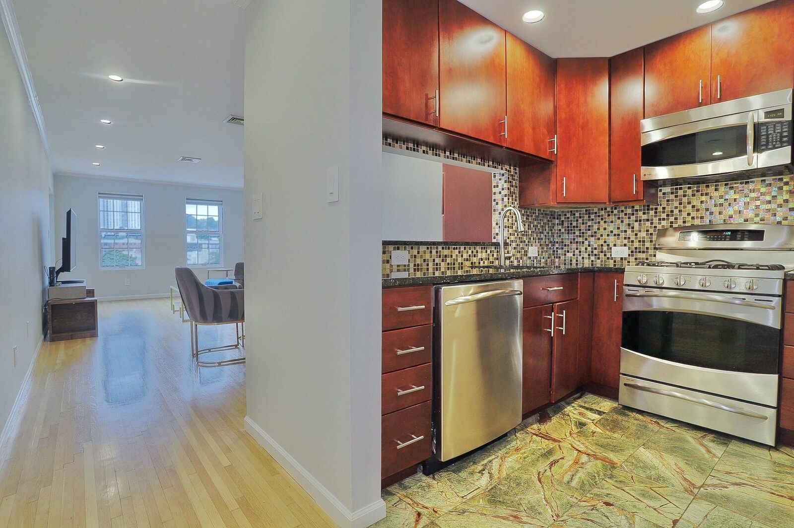 Property Photo:  1001 Clinton St 5B  NJ 07030 