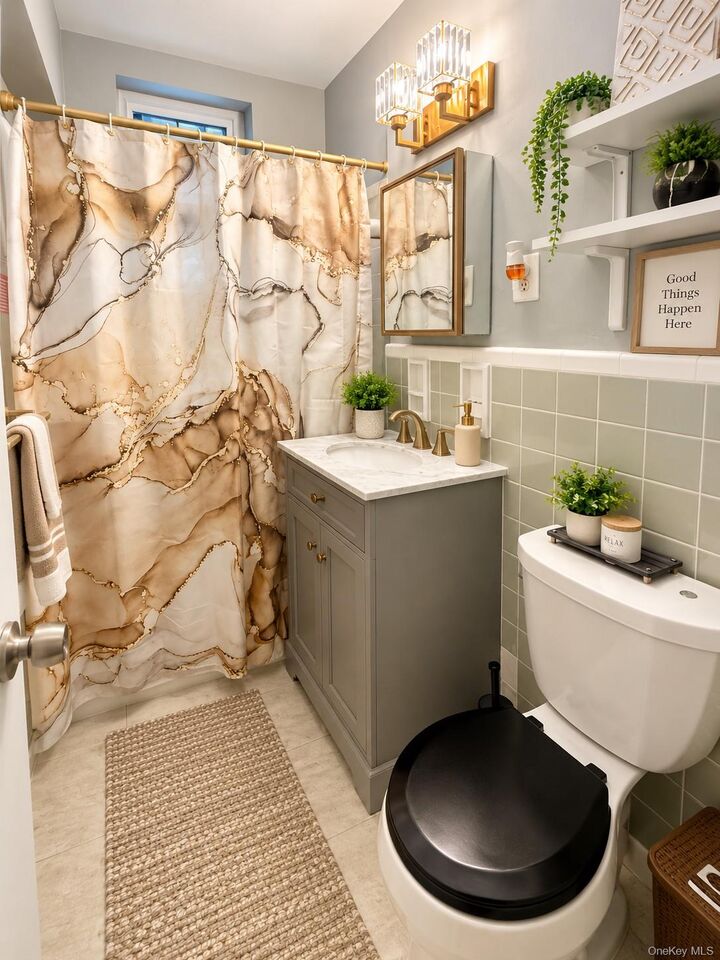 Property Photo:  1480 Thieriot Avenue 5M  NY 10460 