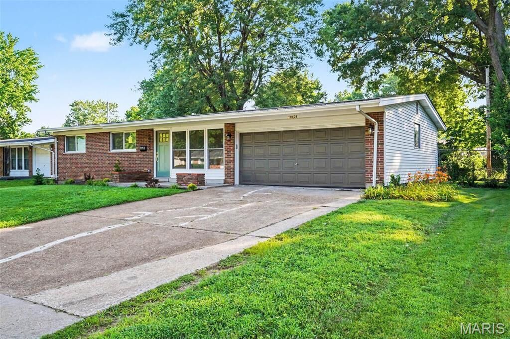 Property Photo: 10434 Canfield Drive MO 63136