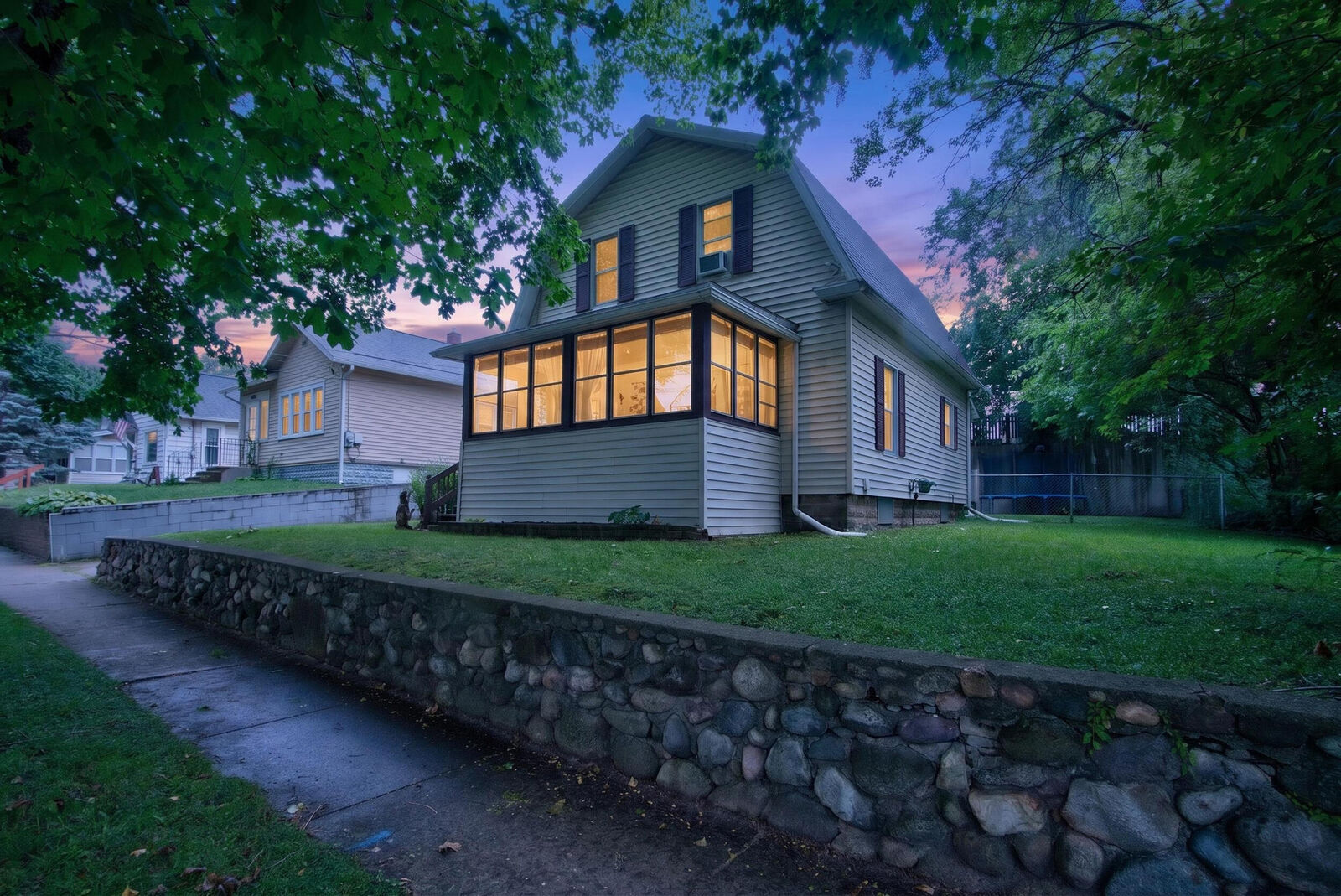 Property Photo:  916 Lincoln Street  MI 49202 