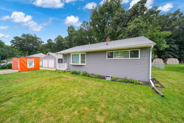 Property Photo:  1511 Strathmoor Lane  MI 49203 