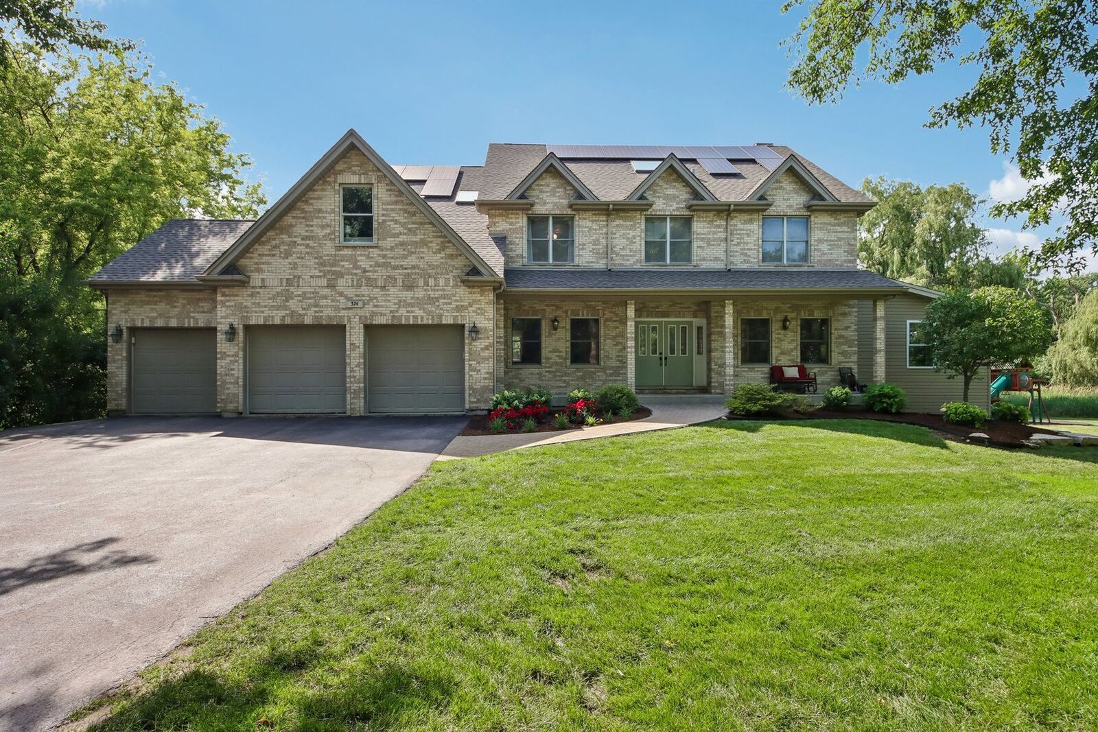 Property Photo:  374 Sharon Drive  IL 60010 