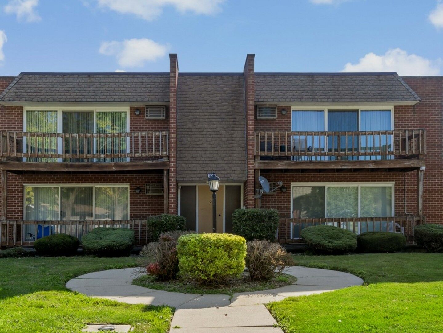 Property Photo: 535 N Pleasant Drive 2B IL 60425