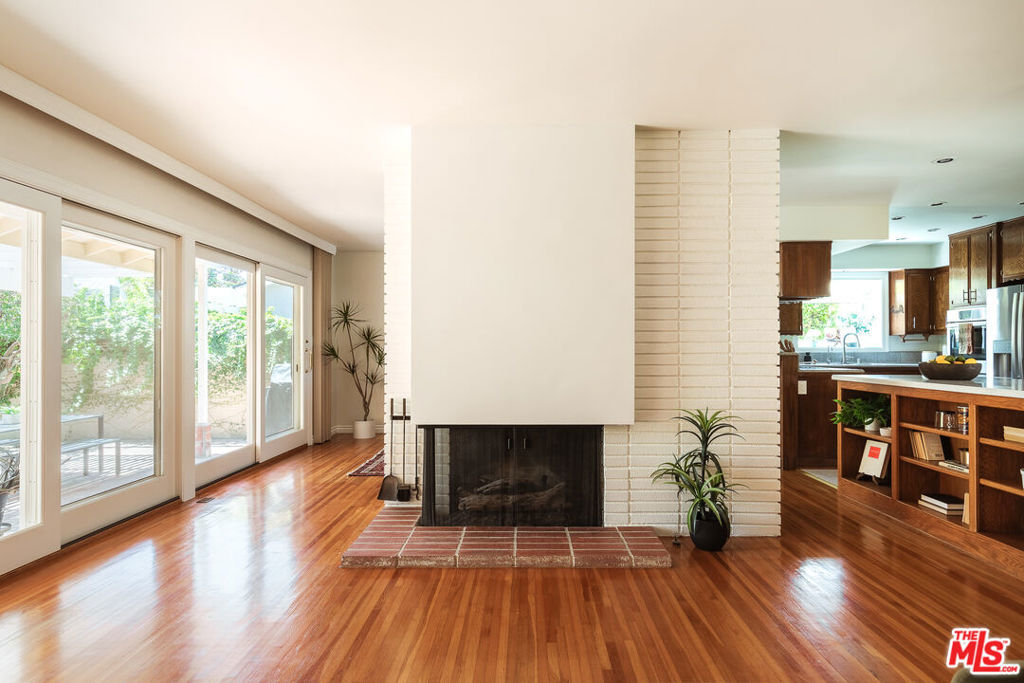 Property Photo: 6880 E Lees Way CA 90815