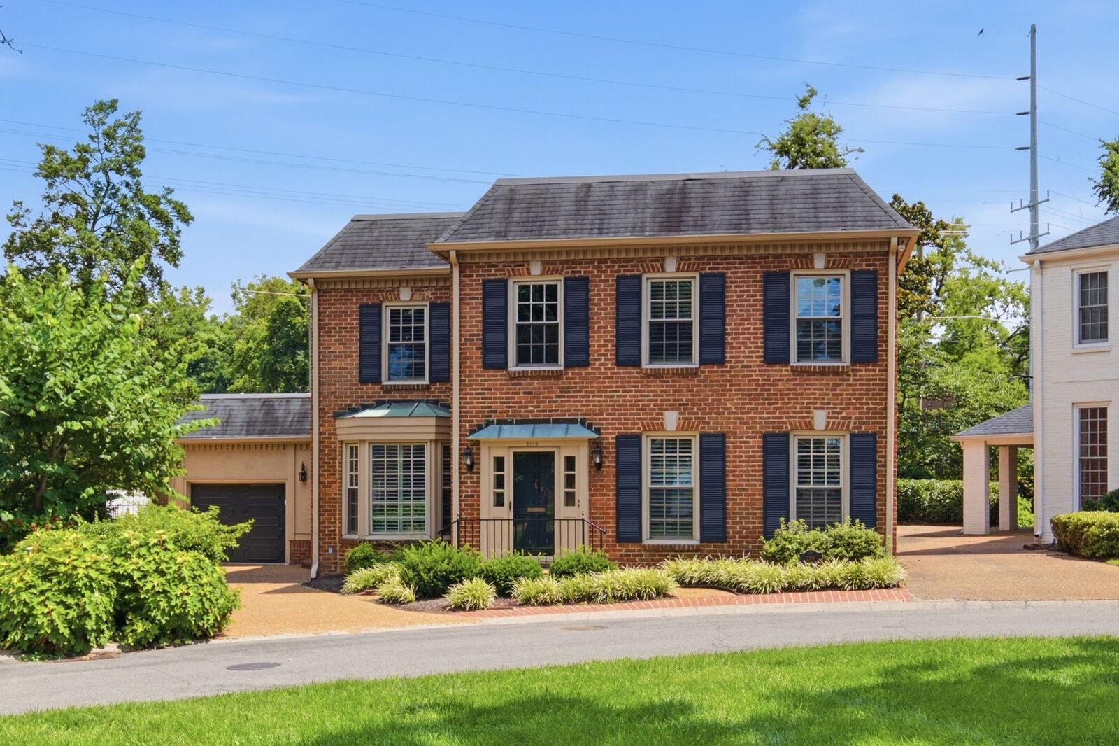 Property Photo: 2116 Golf Club Ln TN 37215