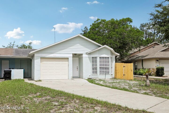 Property Photo: 4421 Goldenrain Court FL 32808