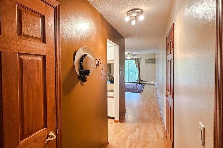 Property Photo:  2809 E Minnehaha Parkway 304  MN 55417 