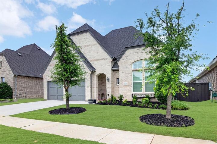 Property Photo:  2825 Braemar  TX 75056 