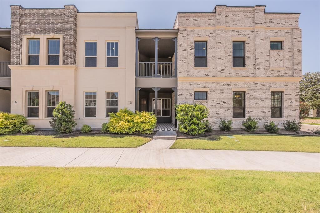 Property Photo:  305 Sunset Lane 102  TX 76114 