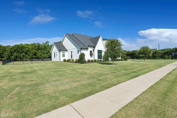 Property Photo: 101 Orchard Acres Court TX 75119