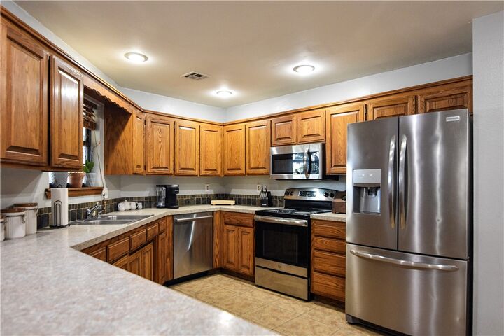 Property Photo: 601 Garland Place AR 72745