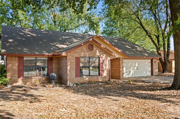 Property Photo:  601 Garland Place  AR 72745 