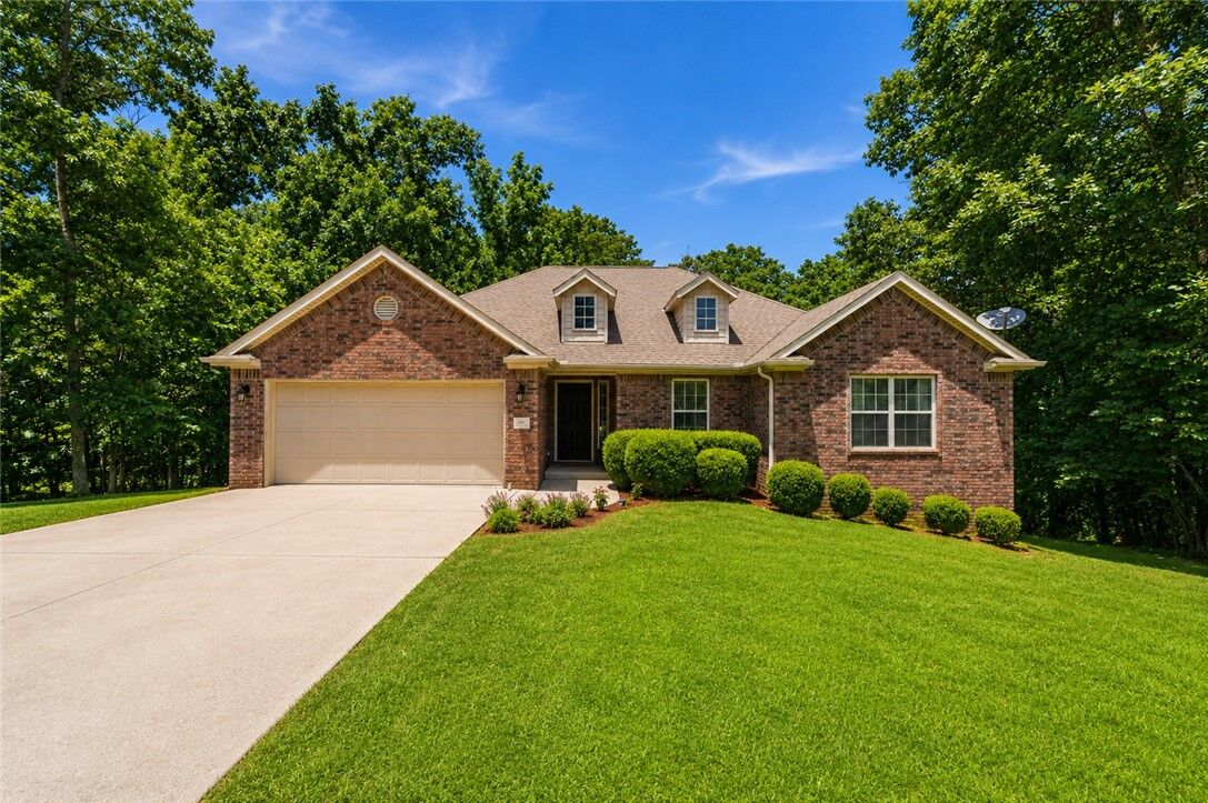 Property Photo:  1 Pennine Circle  AR 72714 
