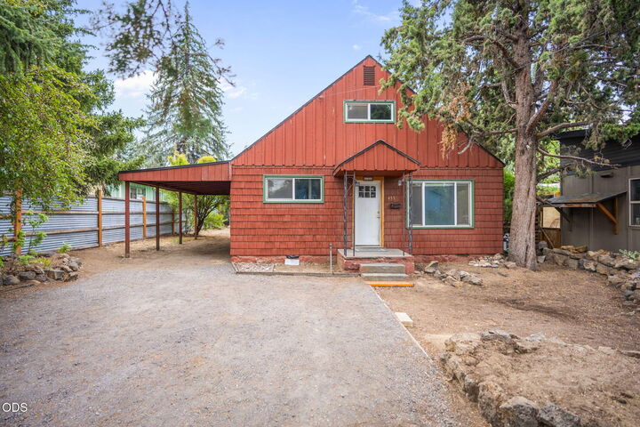 Property Photo: 455 NE Dekalb Avenue OR 97701