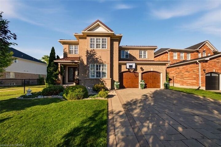 Property Photo:  75 Hunter Way  ON N3T 0A2 