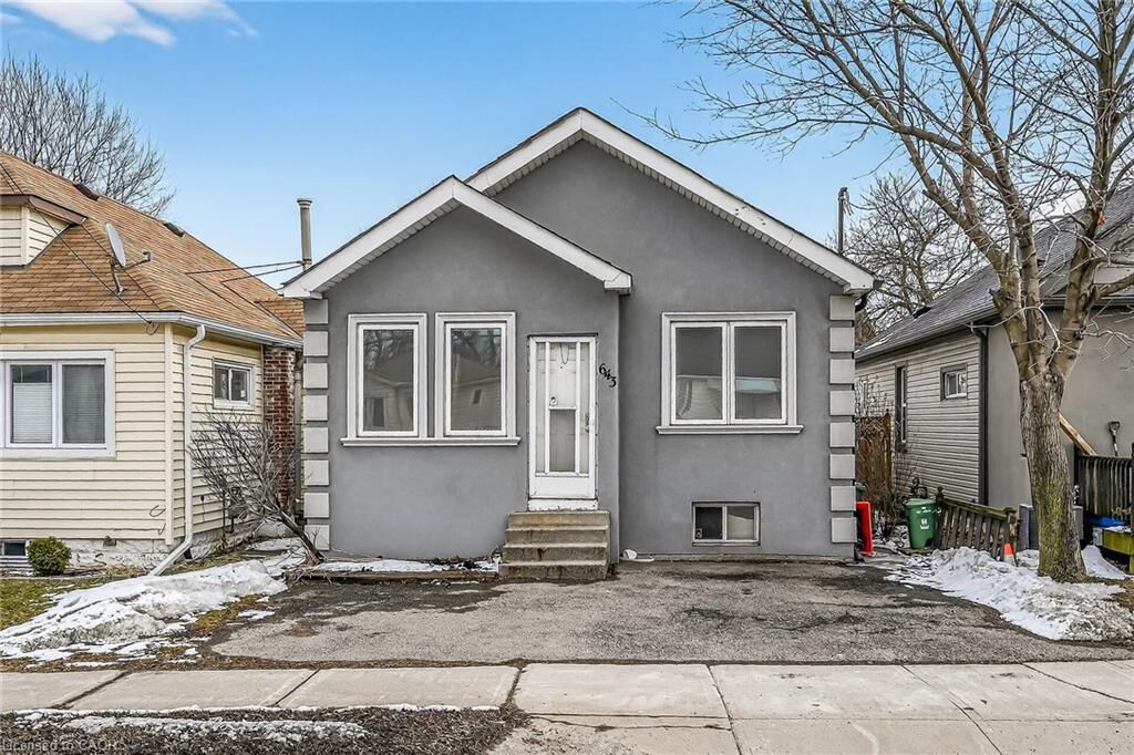 Property Photo:  643 Upper Wellington Street  ON L9A 3R2 
