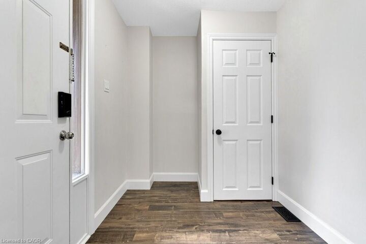 Property Photo:  700 Erinbrook Drive 22  ON N2E 2S7 