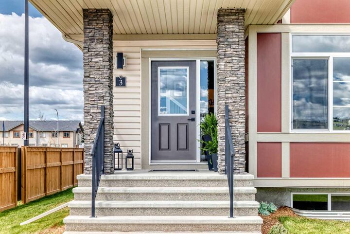Property Photo: 3 Agate Road AB T4C 3B9