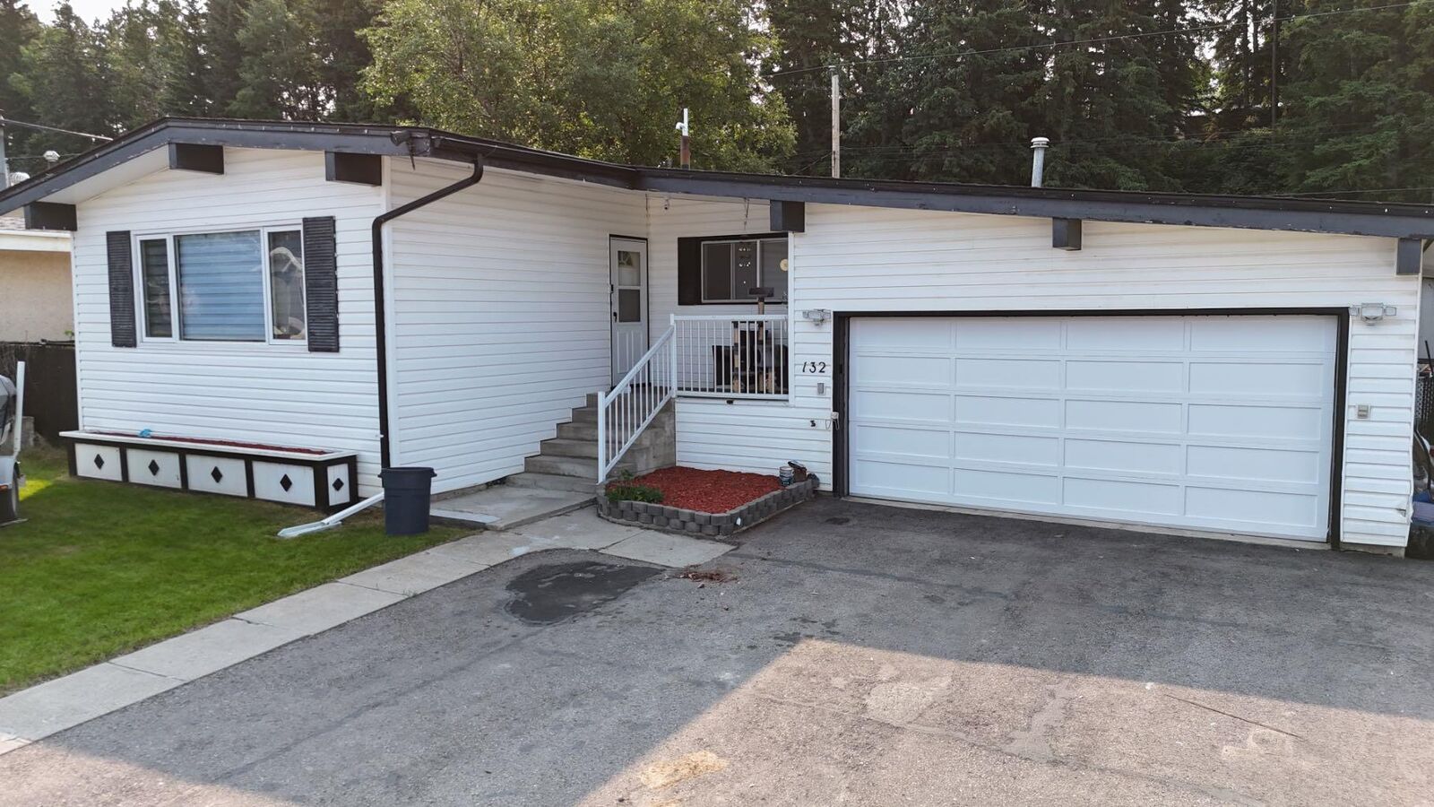 Property Photo:  132 Sunwapta Drive  AB T7V 1G2 