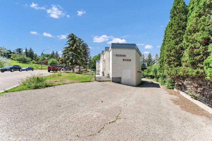 Property Photo:  6 Chinook Drive SW 5  AB T1A 4B3 