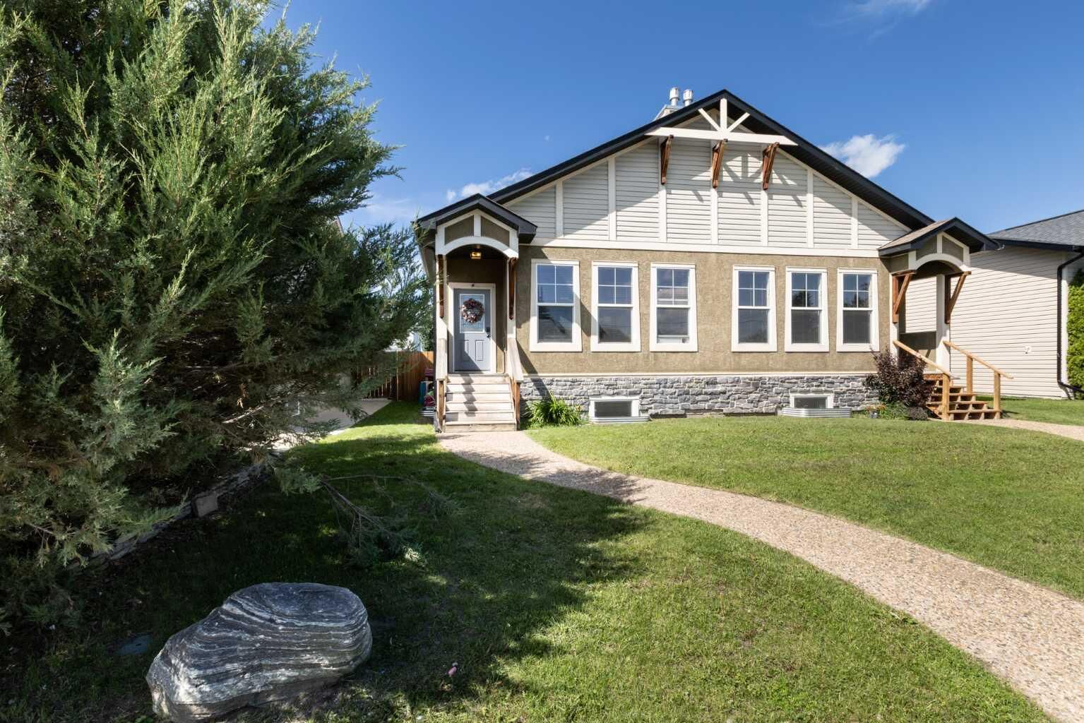 Property Photo:  6006B 52 Avenue  AB T4K 1K5 