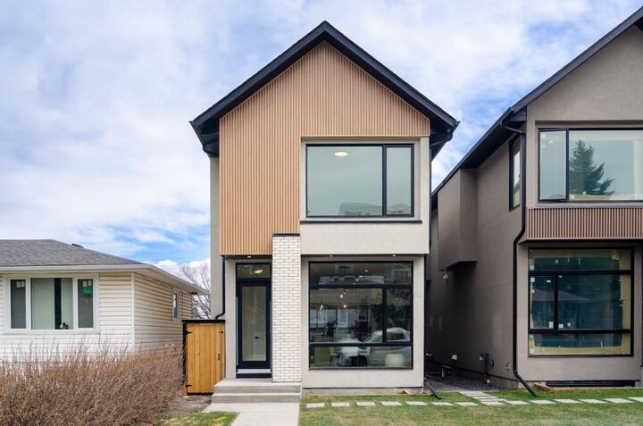2026 36 Street SW — photo 1