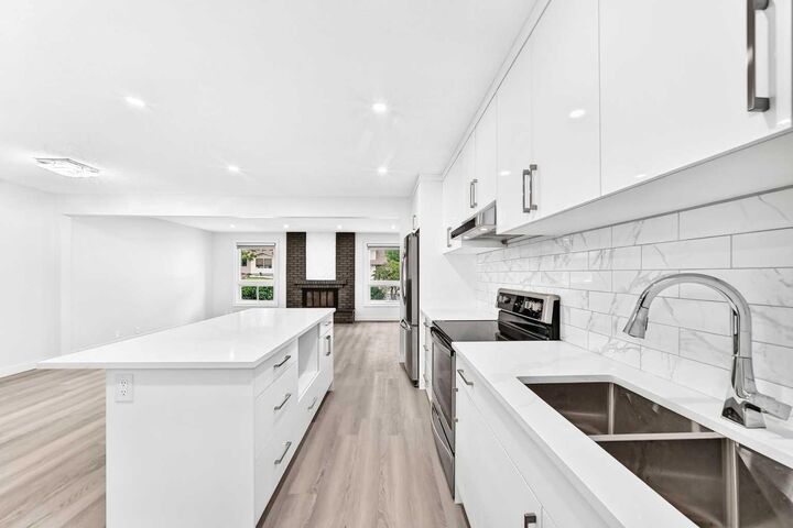 Property Photo:  3319 Radcliffe Drive SE  AB T2A 5X3 