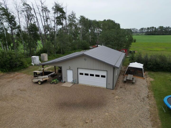 Property Photo:  107139 Rge Rd 124  AB T0H 2H0 