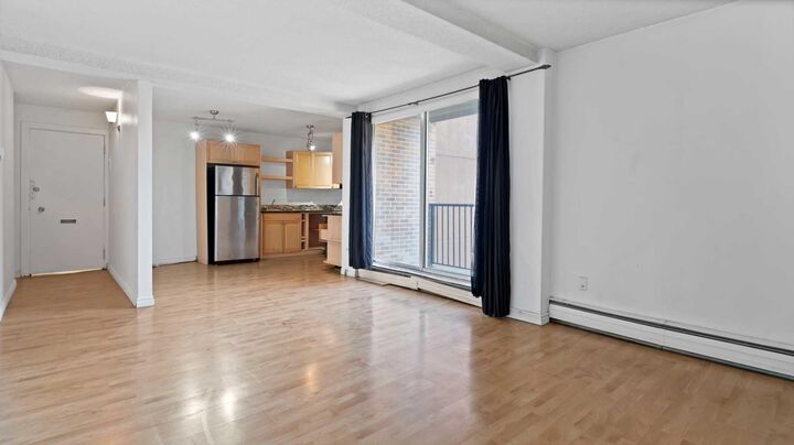 519 17 Avenue SW 550 — photo 1