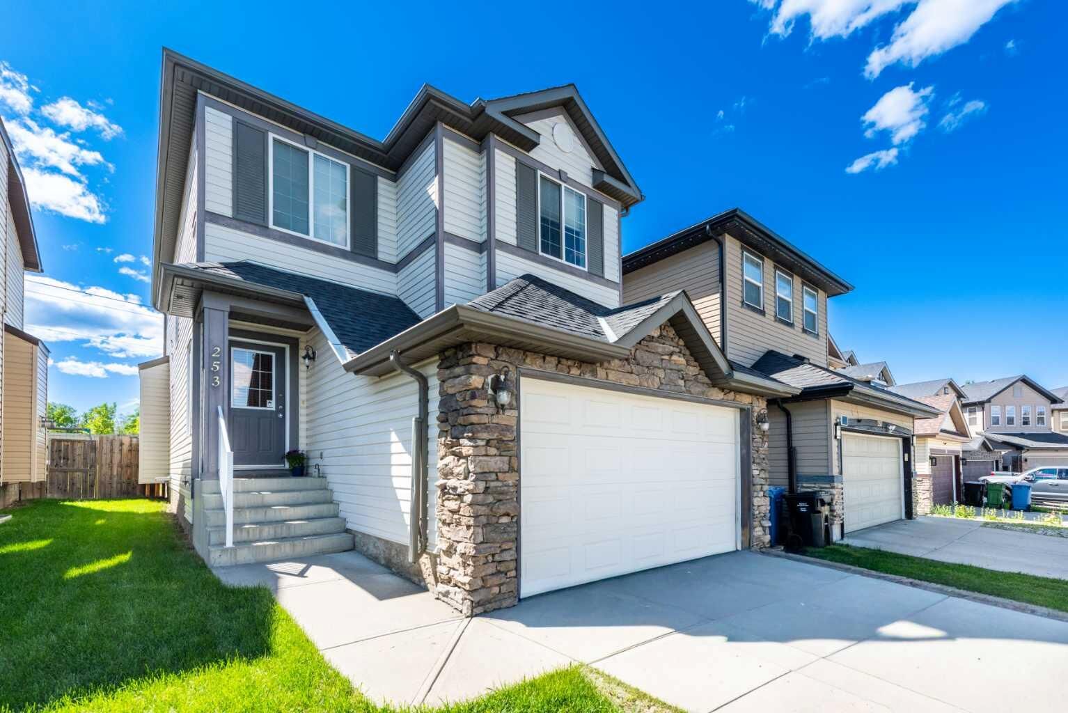 Property Photo:  253 Bridleridge View SW  AB T2Y 0E6 