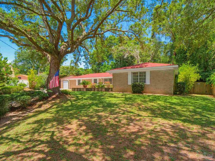 Property Photo: 7 Gunn Cir FL 32506
