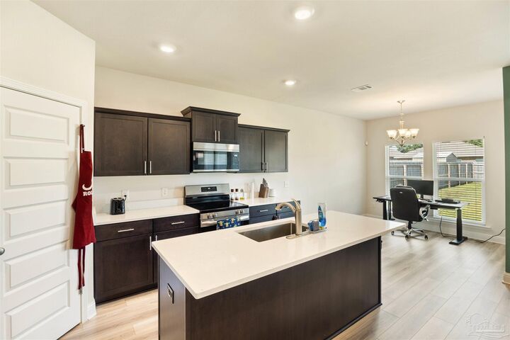 Property Photo:  1649 Slate Dr  FL 32533 