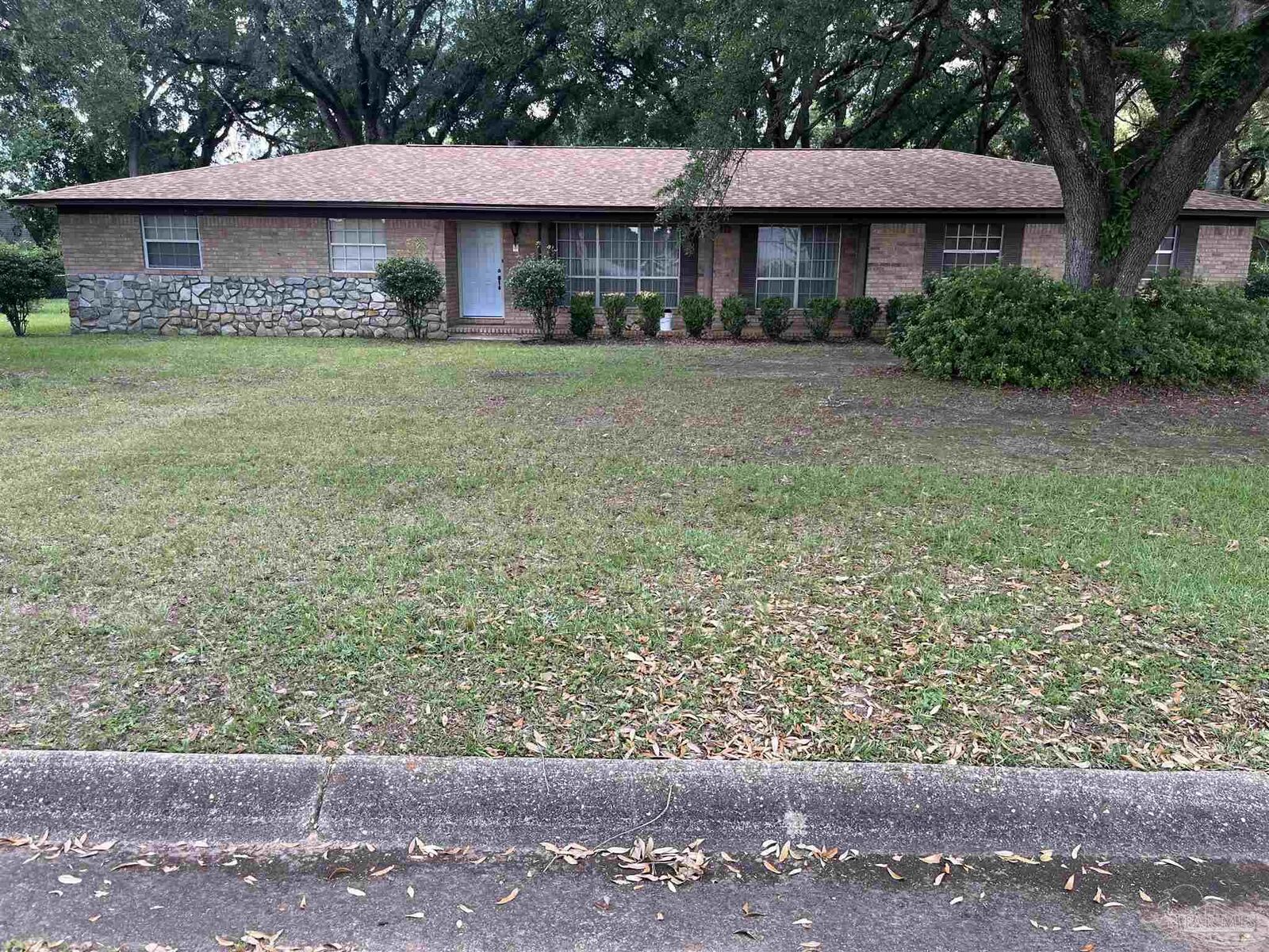 Property Photo:  5992 Moss Ln  FL 32505 