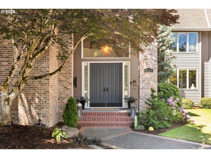 Property Photo:  4221 SW Selling Ct  OR 97221 