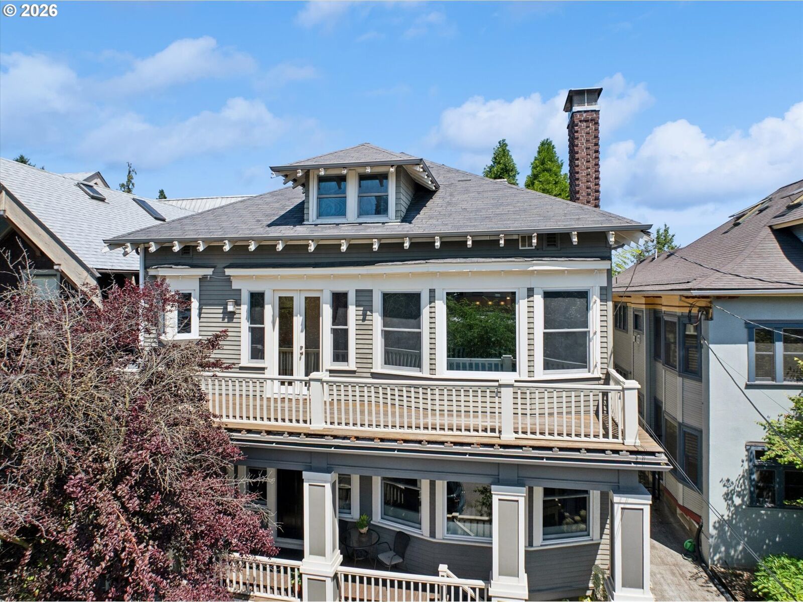 Property Photo:  2475 NW Northrup St  OR 97210 